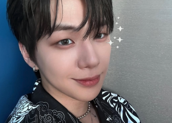 무대 준비를 마친 강다니엘의 자연스러운 셀카
