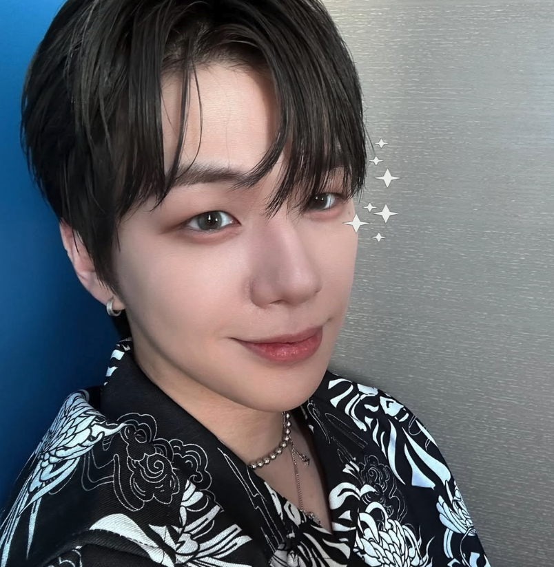 무대 준비를 마친 강다니엘의 자연스러운 셀카
