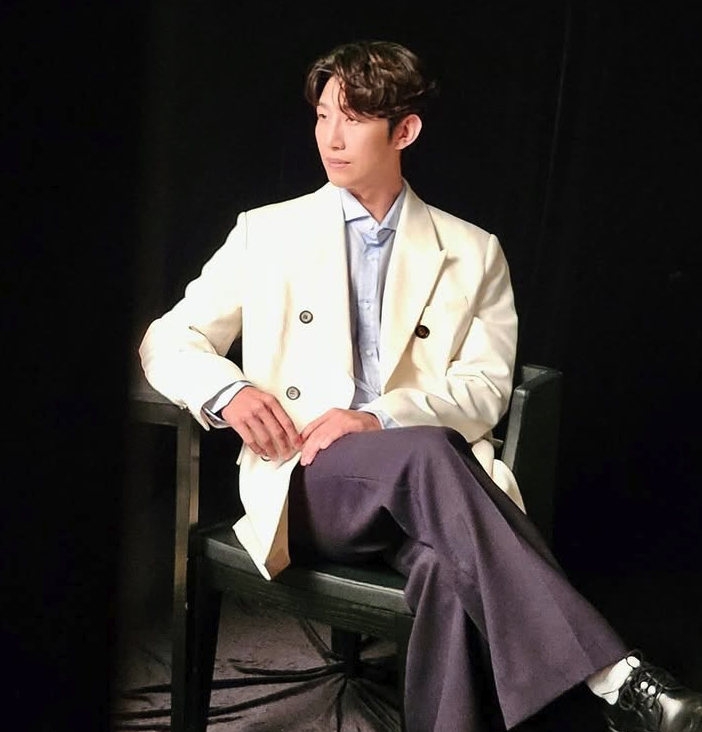 드라마 ‘메리 킬즈 피플’에서 대현 역을 연기하는 강기영의 진지한 표정 클로즈업 스틸