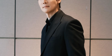 부산국제영화제에 참석한 배우 김준한의 모습