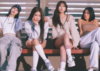 마마무 데뷔 12주년을 기념해 공개된 멤버들의 단체 사진