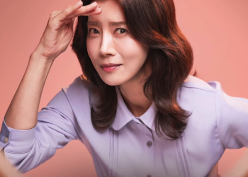 연극 미세스 마캠 단독 포스터 속 유선의 귀여운표정