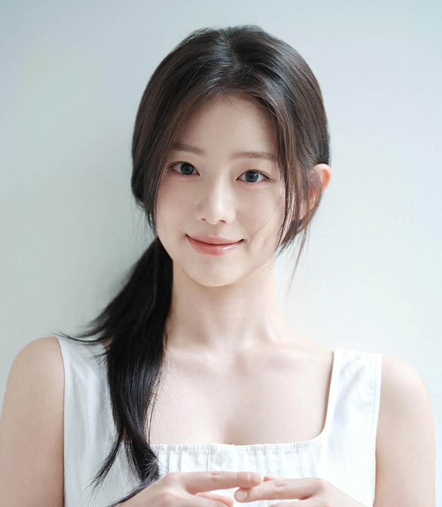 채서안 SNS에 공개된 자연스러운 분위기의 프로필 사진
