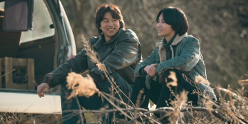 넷플릭스 드라마 천천히 강렬하게에서 함께 등장한 송혜교와 공유의 스틸 장면