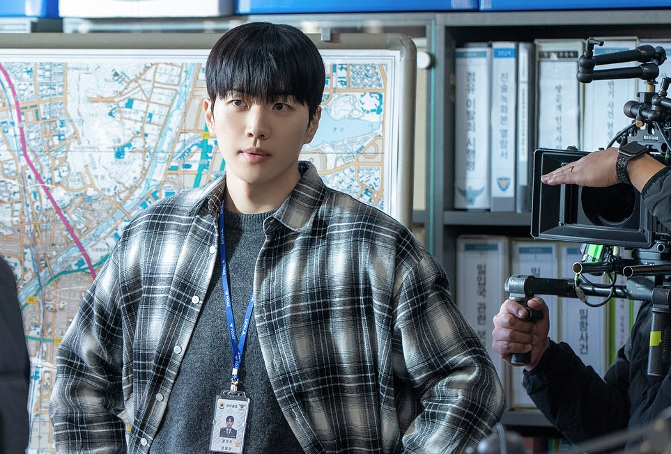 tvN 드라마 메스를 든 사냥꾼 마지막 회 촬영 현장에서 포착된 강훈의 비하인드 모습