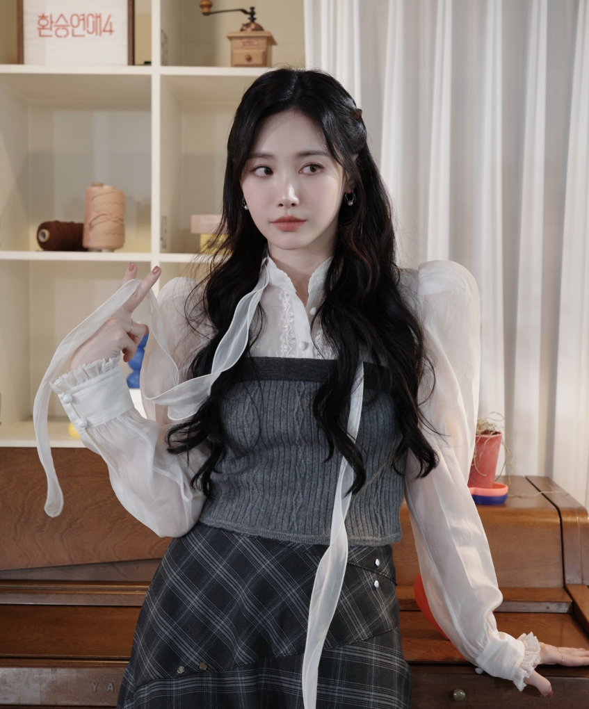 신년 인사와 함께 환승연애4 홍보에 나선 걸스데이 유라의 SNS 사진