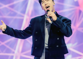 음악중심M 무대에서 열창 중인 장민호