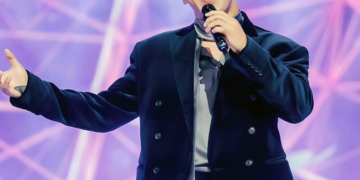 음악중심M 무대에서 열창 중인 장민호