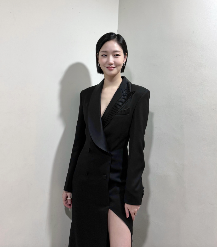 청룡영화상 백스테이지에서 블랙 드레스를 입은 김고은의 모습