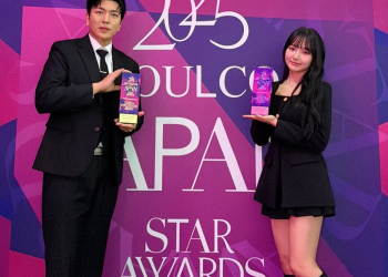 2025 SEOULCON APAN STAR AWARDS에서 글로벌 인플루언서상을 수상한 김프로와 유백합