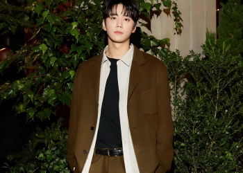 COS 스토어 화보 촬영에 참여한 배우 이준영의 모습