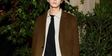 COS 스토어 화보 촬영에 참여한 배우 이준영의 모습