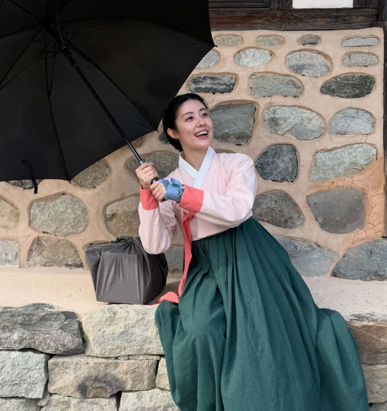 KBS2 드라마 은애하는 도적님아 촬영 중 한복 차림의 남지현