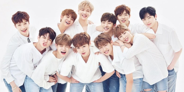 워너원 멤버 11명이 함께한 단체 화이트 콘셉트 사진