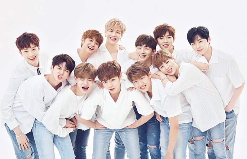 워너원 멤버 11명이 함께한 단체 화이트 콘셉트 사진