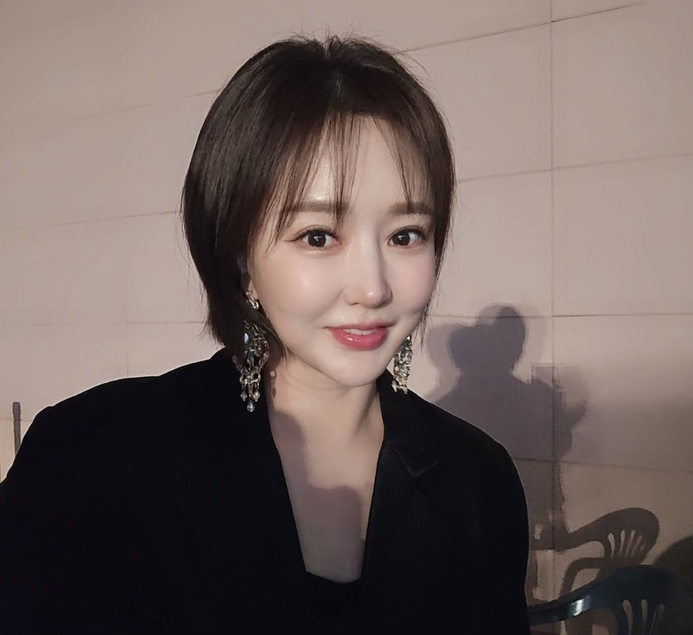 가수 금잔디가 SNS에 공개한 일상 셀카 모습