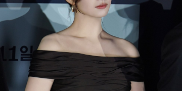 영화 휴민트 시사회에서 블랙 오프숄더 드레스를 입은 신세경의 모습