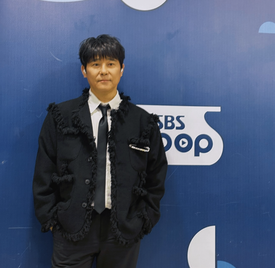 SBS 인기가요 무대 전 대기실에서 촬영된 임창정의 모습