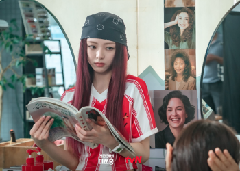 tvN 드라마 언더커버 미쓰홍에서 홍장미 역으로 등장한 잇지 유나 스틸컷 장면