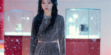 넷플릭스 드라마 레이디두아에서 신혜선이 사라킴 역으로 등장하는 장면