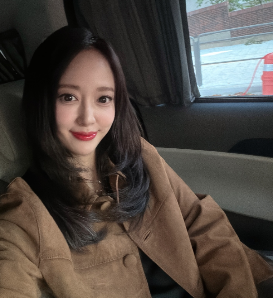 이세은 근황이 담긴 촬영 이동 중 차량 안 셀카