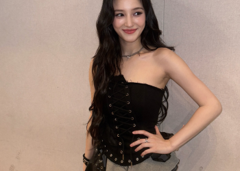 엠카운트다운 무대에 오르기 전 비하인드 공간에서 포착된 모모랜드 낸시