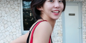 애프터스쿨 출신 유이가 SNS에 공개한 밝게 웃는 근황 사진