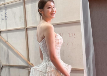 KBS 연기대상 수상 전 백스테이지에서 포착된 배우 유인영