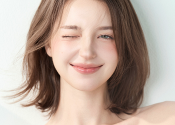 안젤리나 다닐로바 SNS 프로필 사진 미소 짓는 모습
