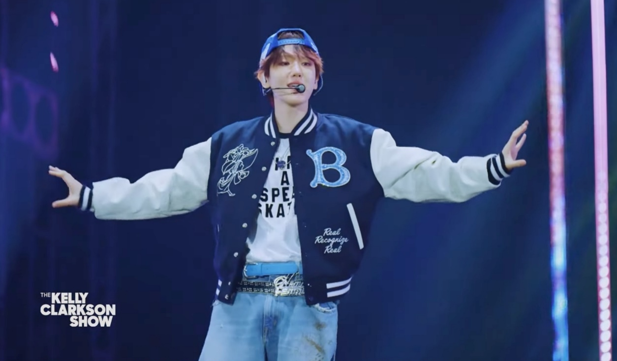 엑소 백현 NBC 켈리 클라크슨 쇼 무대 장면
