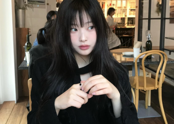배우 최희진 카페 일상 모습 고양이상 분위기 사진