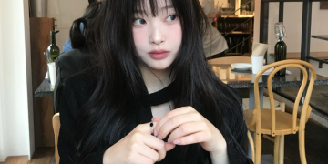 배우 최희진 카페 일상 모습 고양이상 분위기 사진