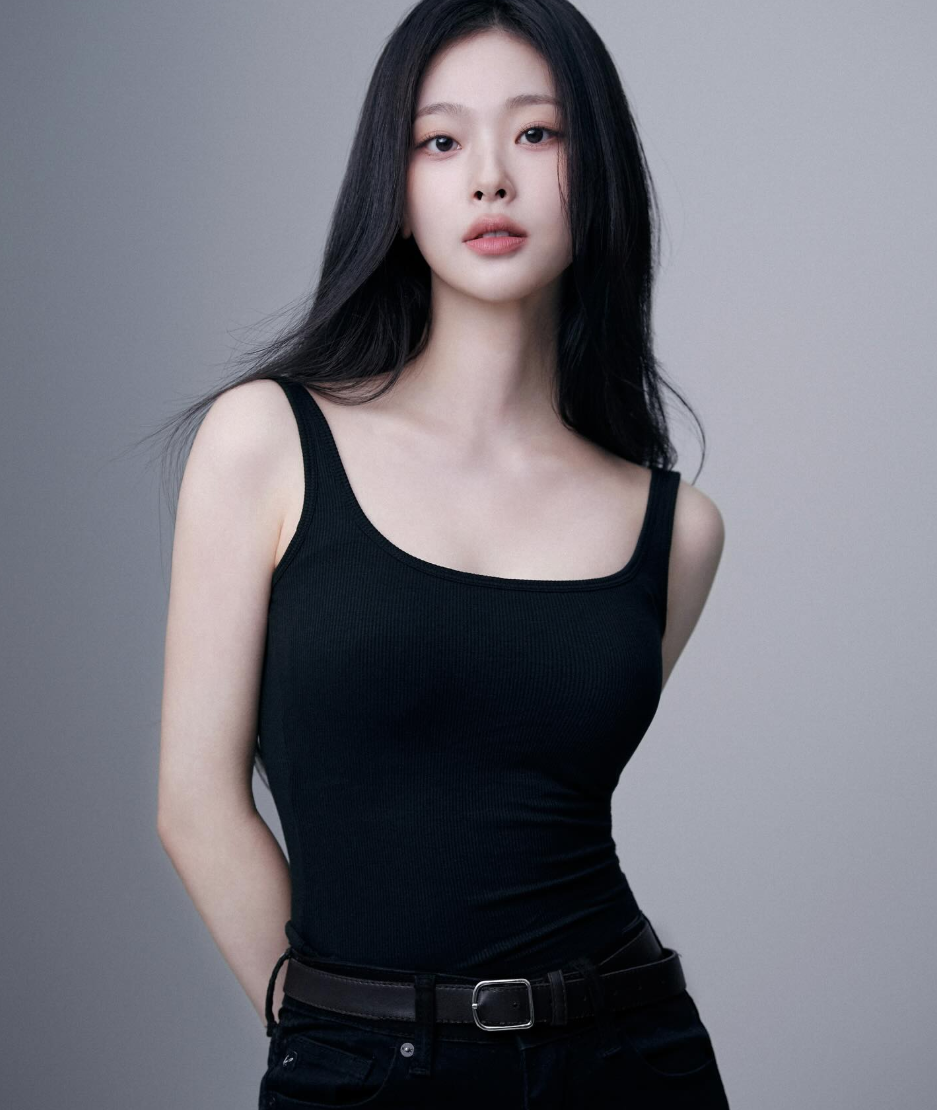 배우 최희진 프로필 화보 고양이상 미모 강조 사진