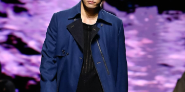 고준 반신마비 이슈가 재조명되는 가운데 패션쇼에서 워킹하는 배우 고준의 모습