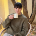 카페에서 커피를 들고 있는 배우 주원의 SNS 최근 일상 사진