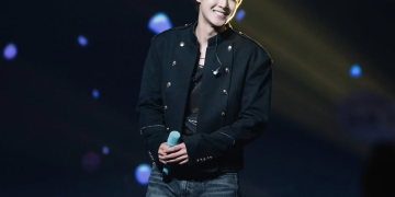 김현중 근황 홍콩 콘서트와 팬미팅 무대에서 공연하는 모습