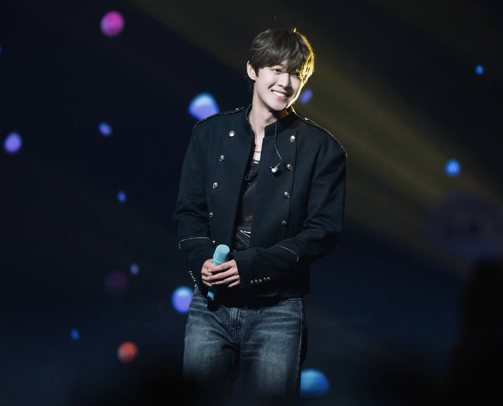 김현중 근황 홍콩 콘서트와 팬미팅 무대에서 공연하는 모습