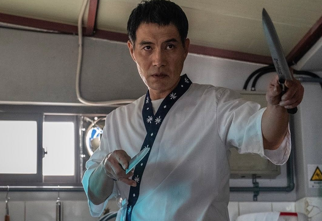 넷플릭스 드라마 사냥개들에서 강렬한 모습을 보이는 배우 이해영 스틸컷