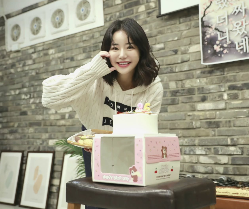 문새암 생일 사진 SNS 공개 모습