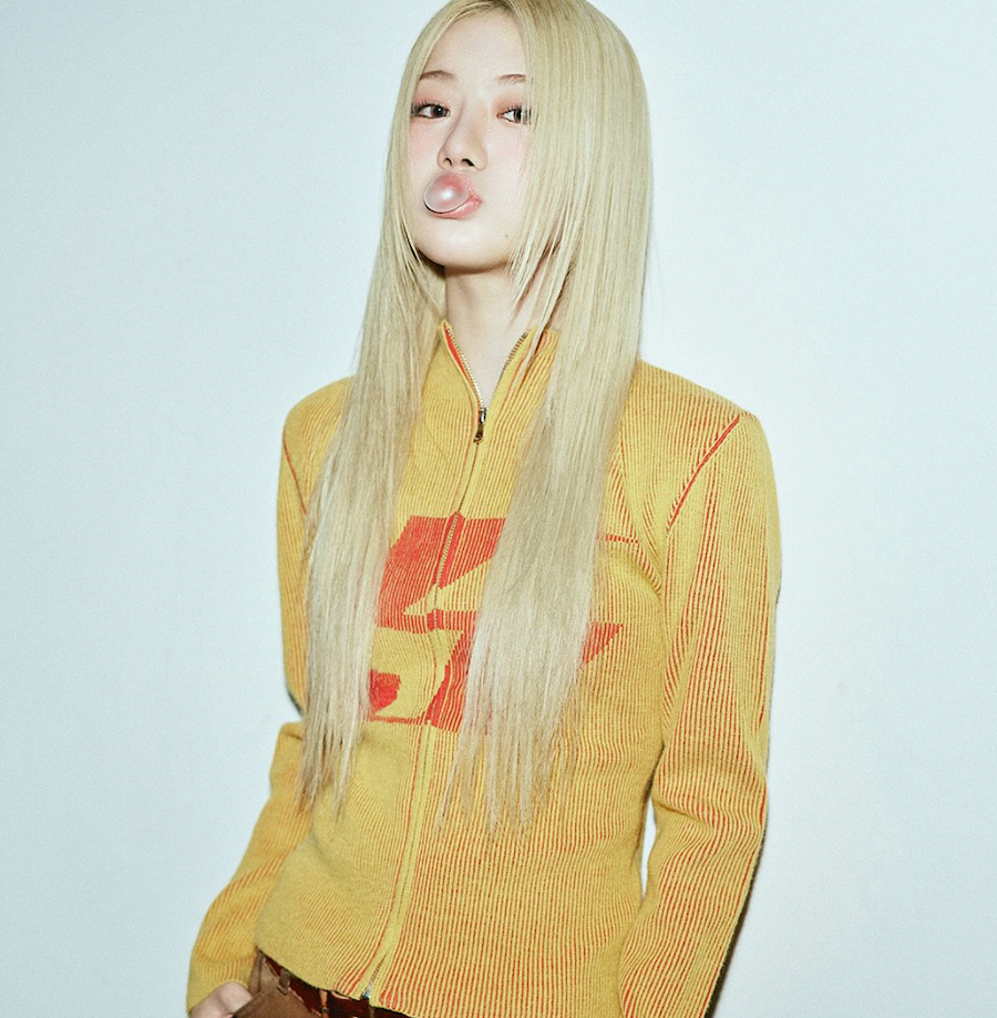 나하은 데뷔 화보 촬영 중 자연스러운 모습