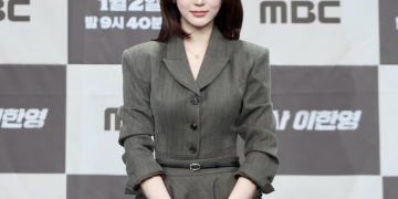 배우 오세영 판사 이한영 시사회 무대 모습