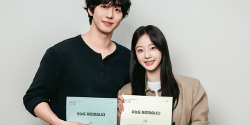 안효섭 채원빈 대본리딩 현장에서 대본을 들고 있는 모습 오늘도 매진했습니다