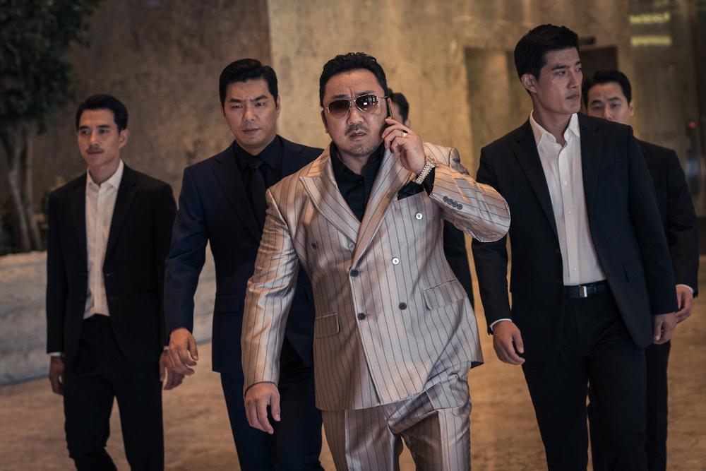 악인전 리메이크 마동석 등장 장면에서 수트 차림으로 걸어오는 모습