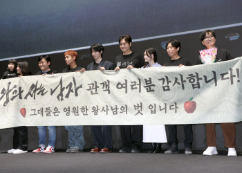 왕사남 순위 상승과 함께 관객에게 감사 인사를 전하는 제작진과 출연진 모습