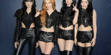 에스파 월드투어 이전 일본 팬미팅에서 촬영된 에스파 멤버 단체 사진