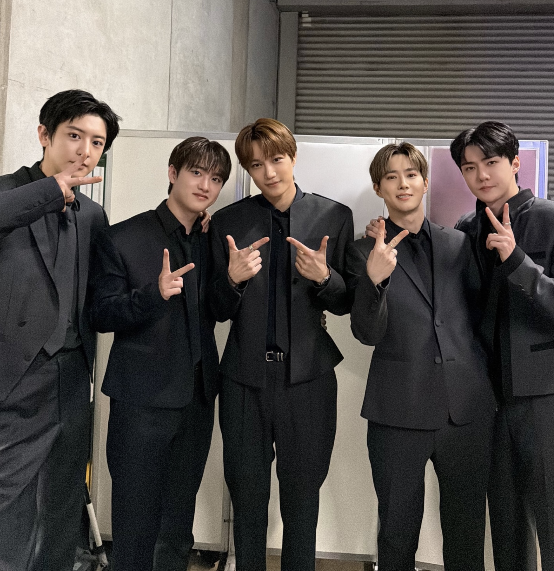 exo members group photo
