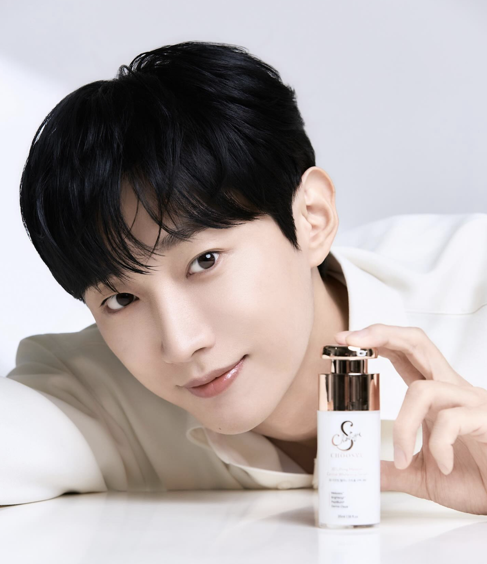 진영 아이오아이 재회 소식을 알린 배우 겸 프로듀서 진영 화보 이미지