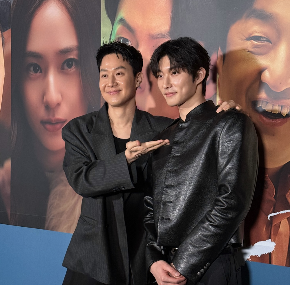 주연보다 더 남았다 배우 조범규 한 장면으로 증명한 존재감 | 이슈모어 정우와 함께한 영화 짱구 시사회 현장