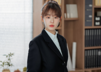 이주명 신입사원 강회장 드라마 스틸컷 속 단정한 오피스룩 모습