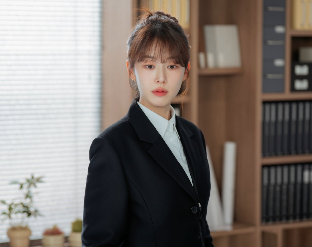 이주명 신입사원 강회장 드라마 스틸컷 속 단정한 오피스룩 모습